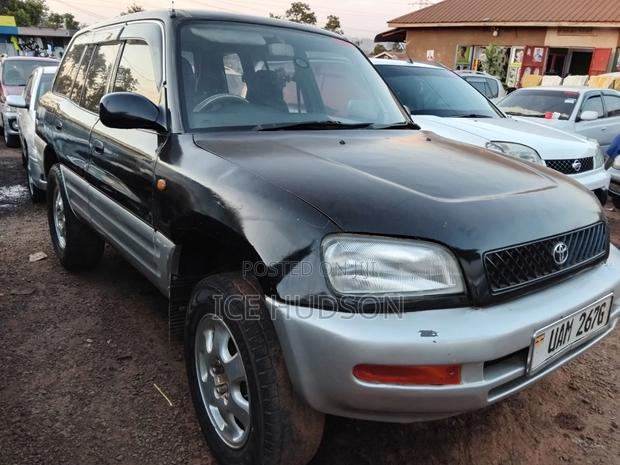 Toyota RAV4 1999 Black