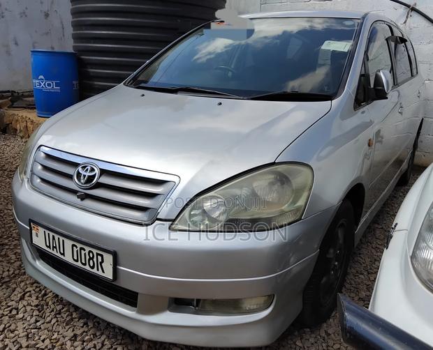 Toyota Ipsum 2003 Gray