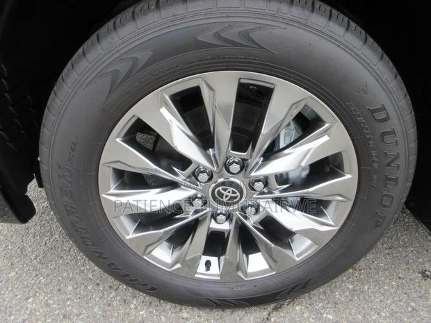 Toyota Land Cruiser 2025 Black