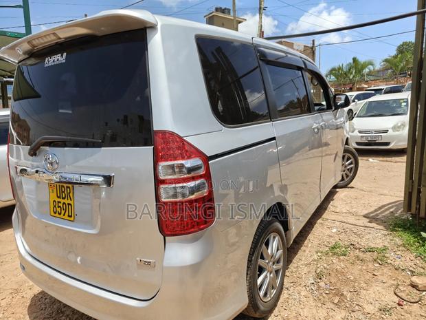 Toyota Noah 2011 Silver