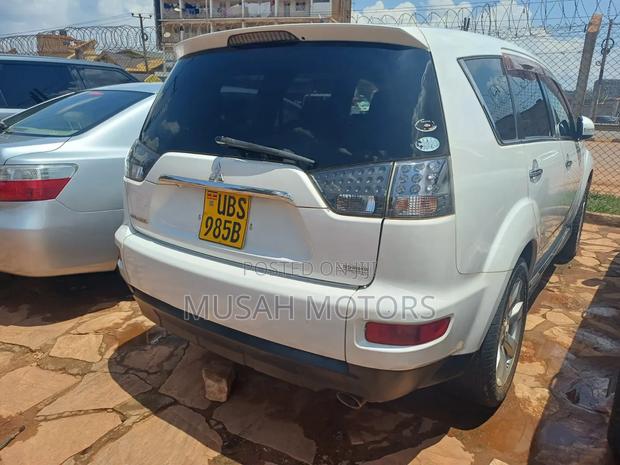 Mitsubishi Outlander SE 2010 White