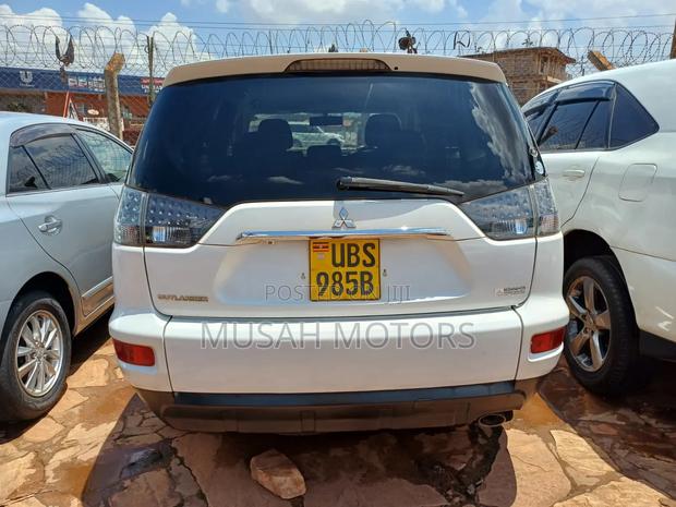 Mitsubishi Outlander SE 2010 White