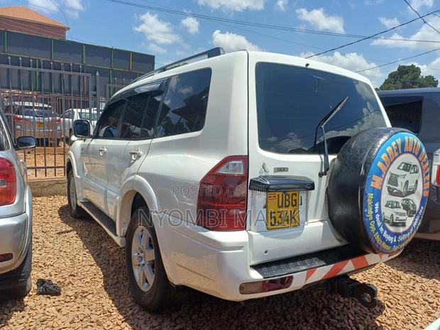 Mitsubishi Pajero 3.2 DI-D Avance 2005 White
