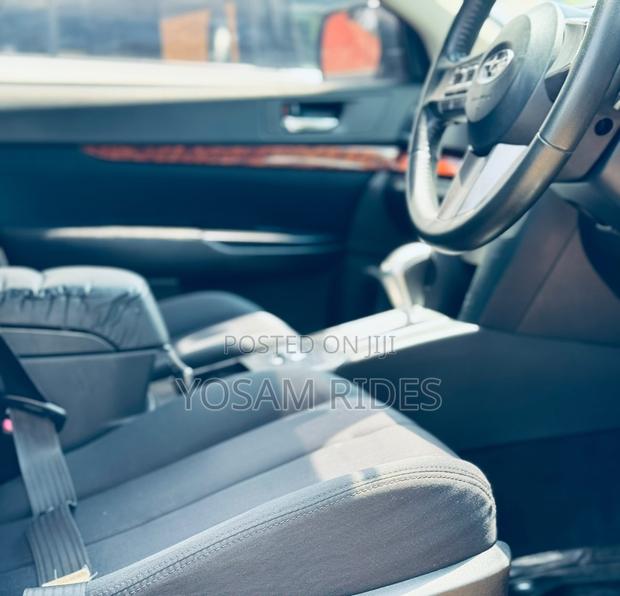 Subaru Legacy 2.5i Premium 2010 Silver