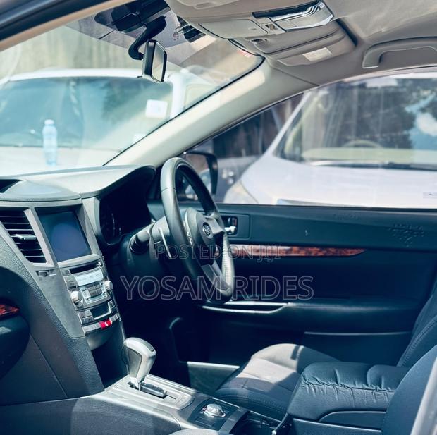 Subaru Legacy 2.5i Premium 2010 Silver