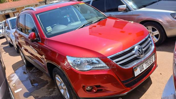 Volkswagen Tiguan 2010 Red
