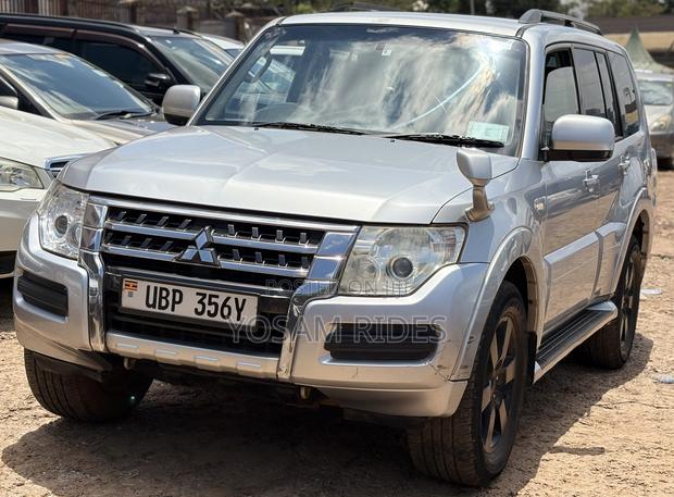 Mitsubishi Pajero 3.2 Di-Dc GLS 2011 Silver