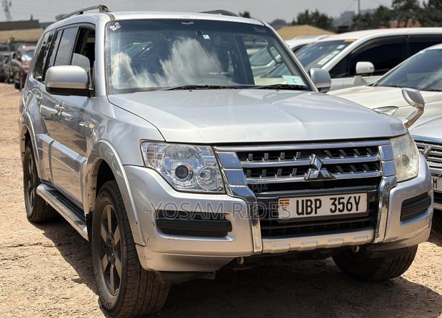 Mitsubishi Pajero 3.2 Di-Dc GLS 2011 Silver