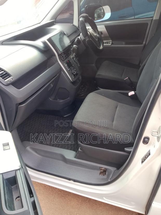 Toyota Noah 2007 White