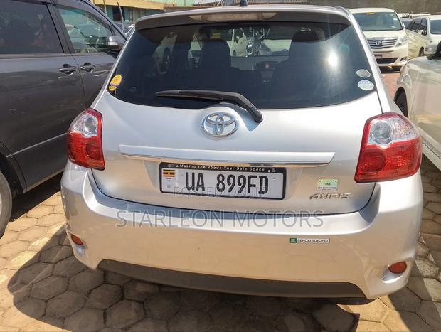 Toyota Auris 2012 Silver