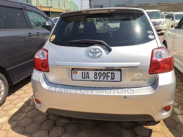 Toyota Auris 2012 Silver