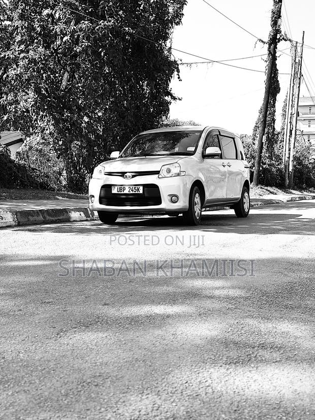 Toyota Sienta 1.5 AWD 2014 Silver