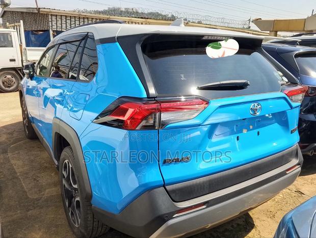Toyota RAV4 2019 Blue