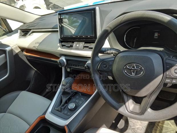 Toyota RAV4 2019 Blue