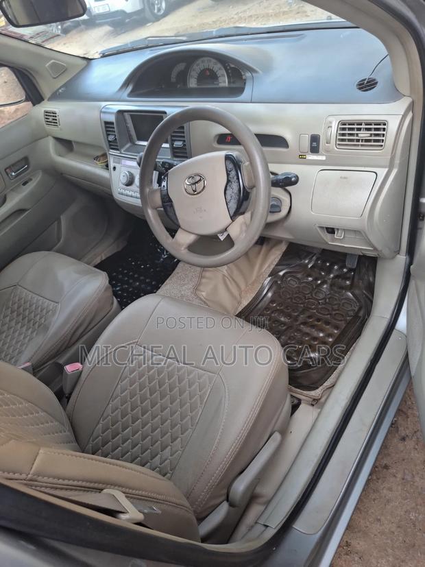 Toyota Raum 2007 Silver