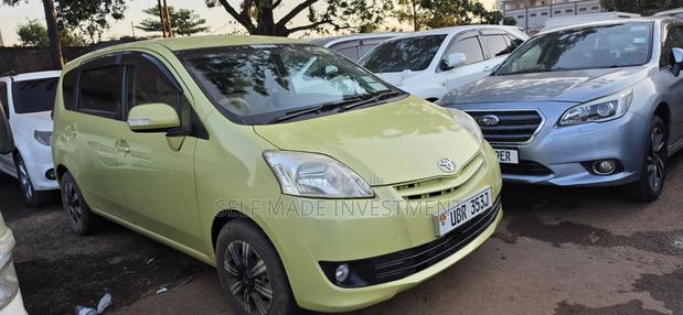 Toyota Passo Sette 2010