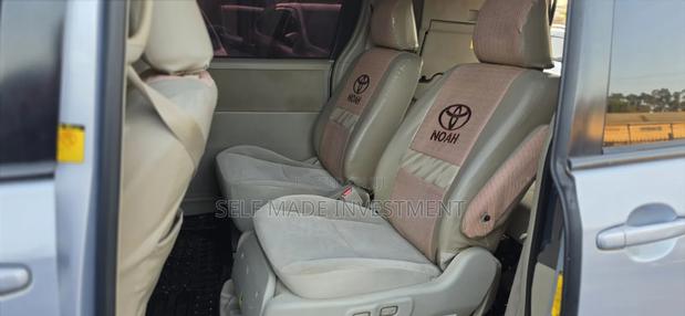 Toyota Noah 2010 Gray
