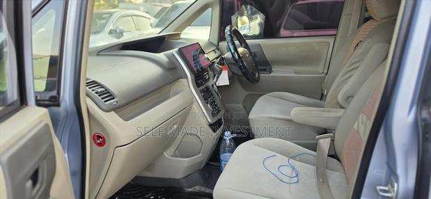 Toyota Noah 2010 Gray