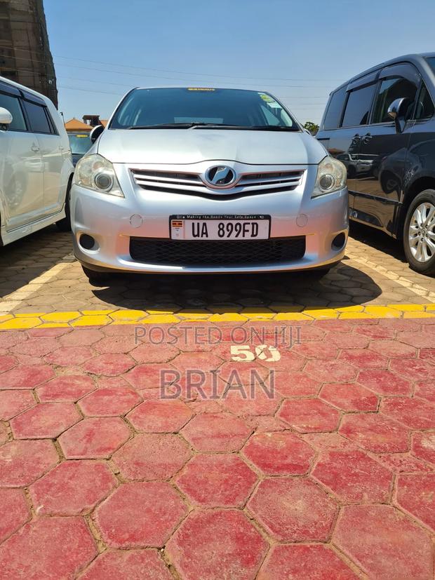 Toyota Auris 2012 Silver