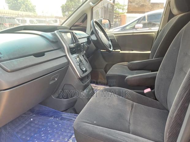 Toyota Noah 2012 Gray