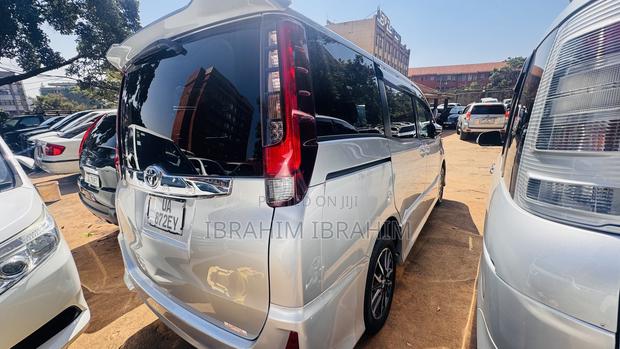 Toyota Noah 2016 Silver