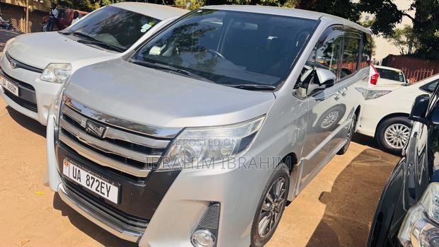 Toyota Noah 2016 Silver