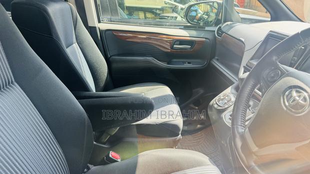 Toyota Noah 2016 Silver