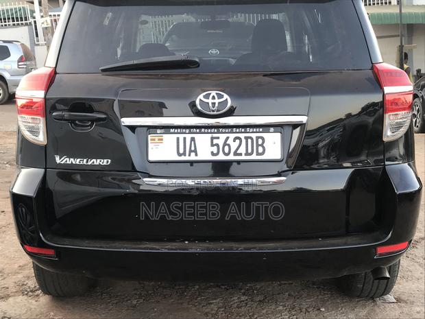 Toyota Vanguard 2011 Black