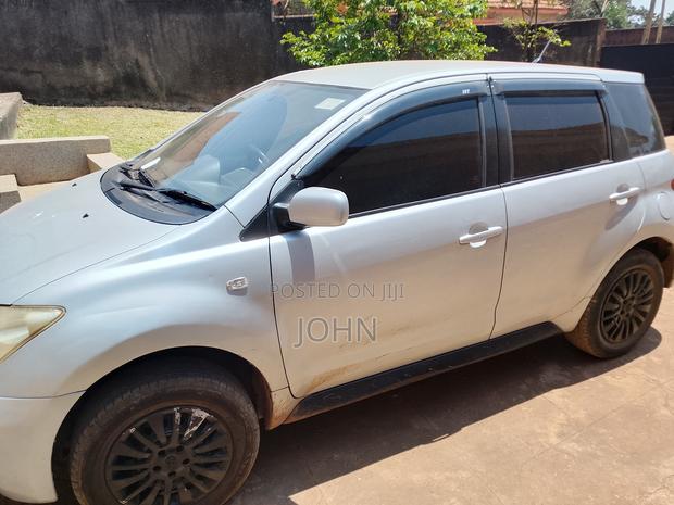 Toyota IST 2002 Gray