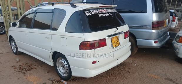 Toyota Ipsum 2000 White