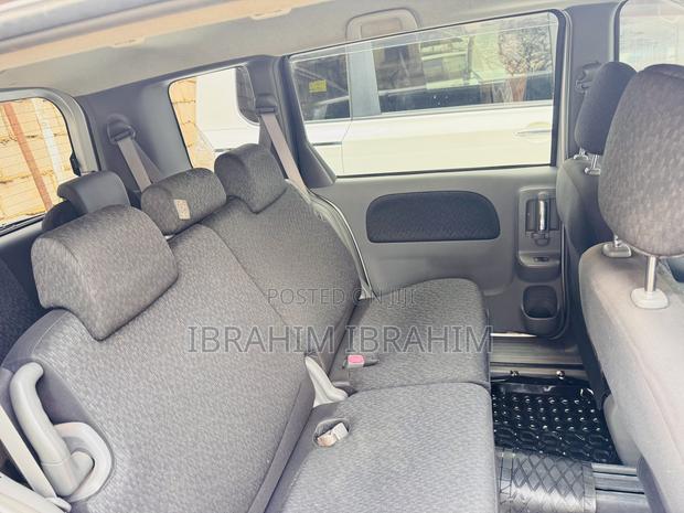 Toyota Sienta 2010 Silver