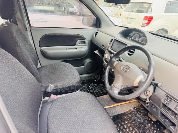 Toyota Sienta 2010 Silver