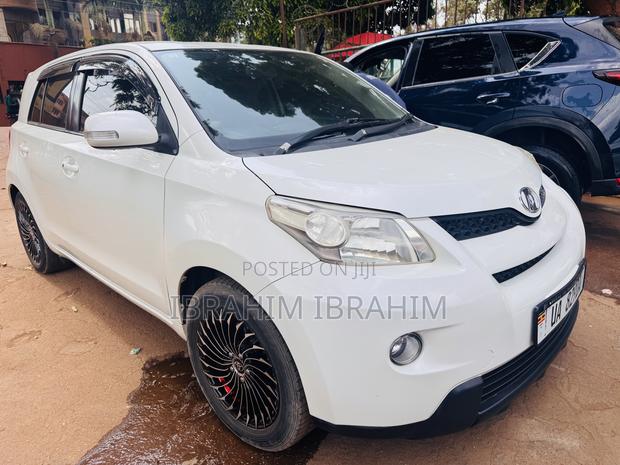 Toyota IST 2010 White