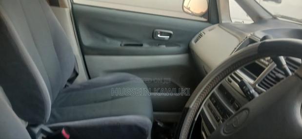 Toyota Nadia 2000 Blue