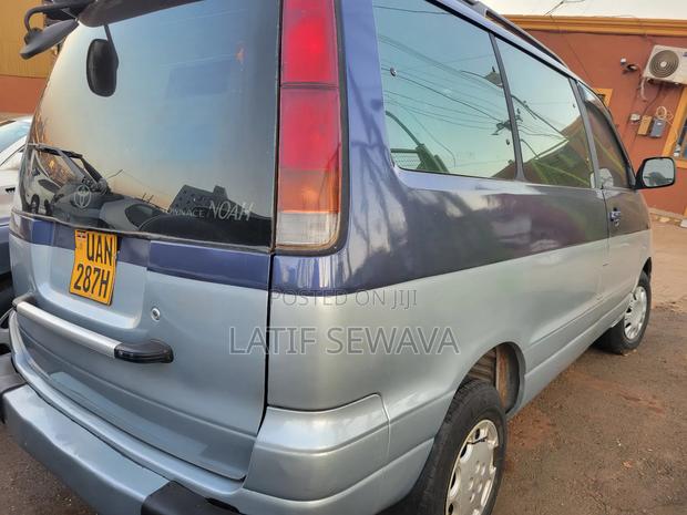 Toyota Noah 2.0 AWD (8 Seater) 2002 Blue