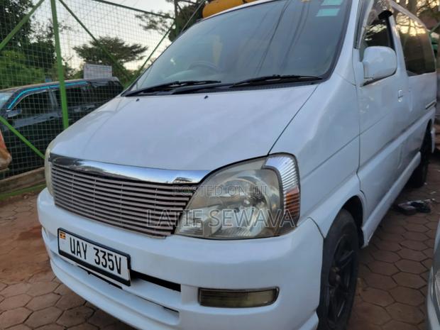 Toyota Regius 1998 White