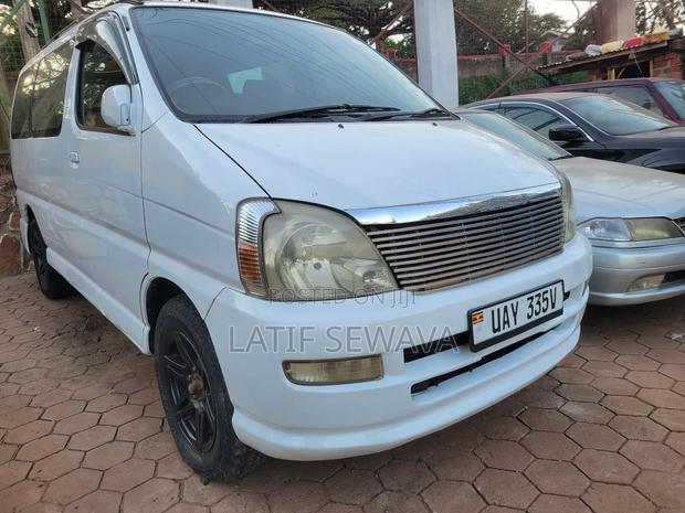 Toyota Regius 1998 White