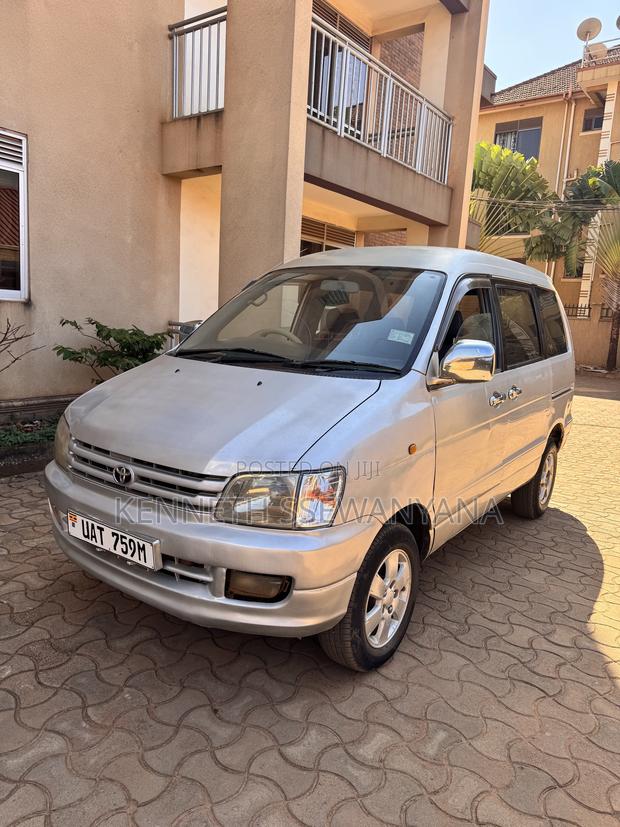 Toyota Noah 2.0 FWD (8 Seater) 2001 Silver