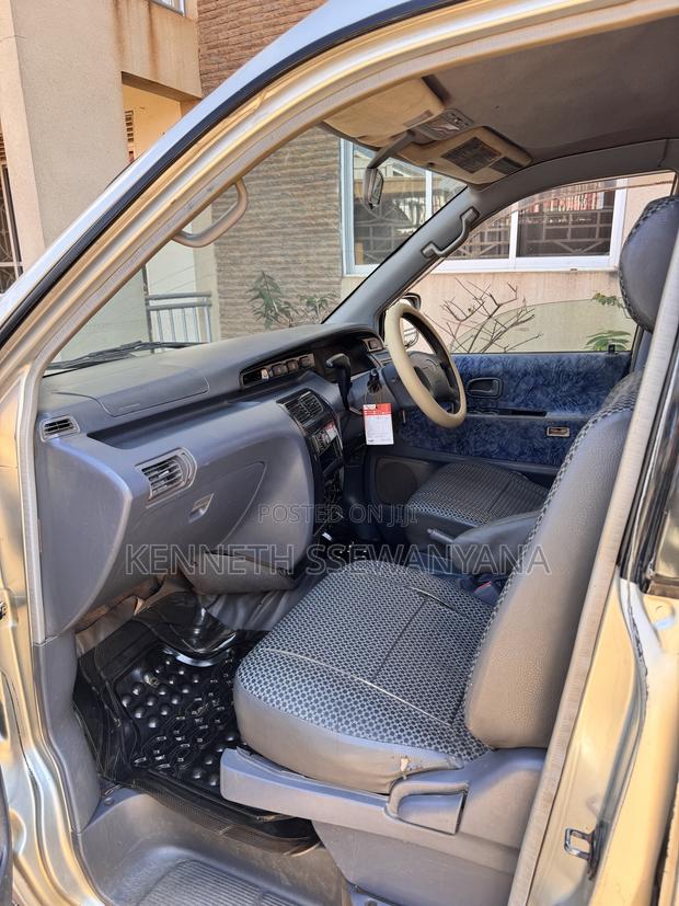 Toyota Noah 2.0 FWD (8 Seater) 2001 Silver
