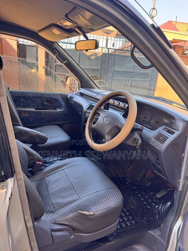 Toyota Noah 2.0 FWD (8 Seater) 2001 Silver