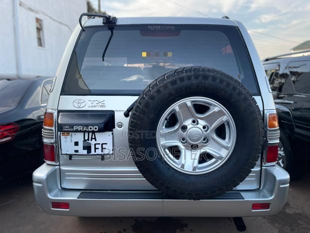 Toyota Land Cruiser Prado 2000 Silver
