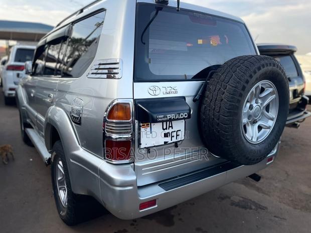 Toyota Land Cruiser Prado 2000 Silver