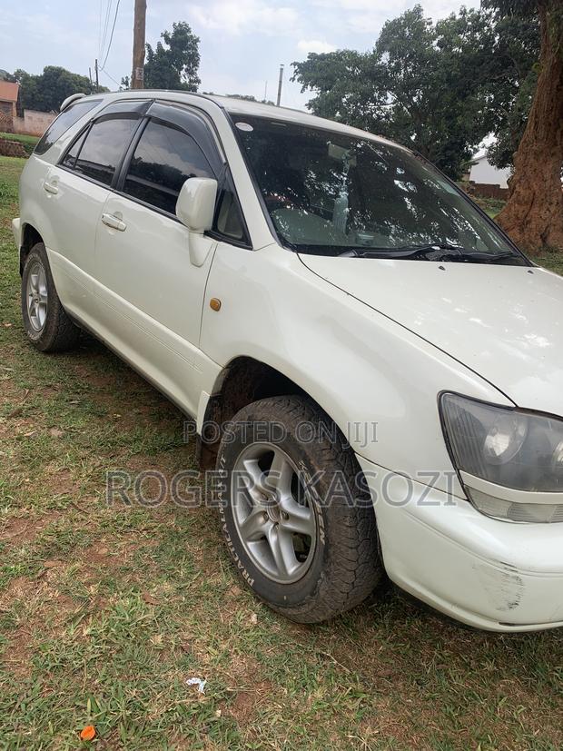 Toyota Harrier 3.0 V6 4WD 1999 White