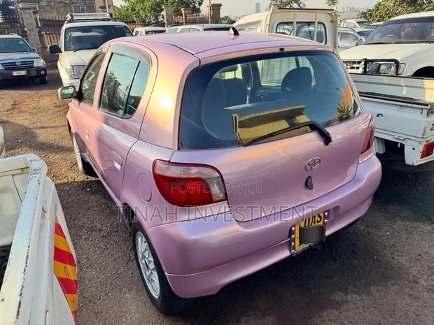Toyota Vitz 2005 Pink