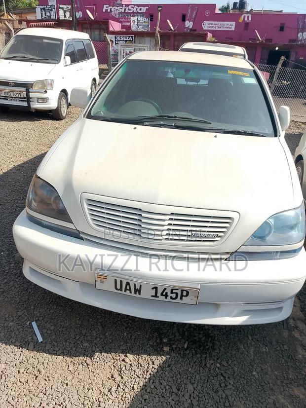 Toyota Harrier 2000 White