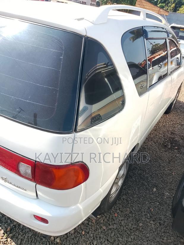Toyota Ipsum 2001 White