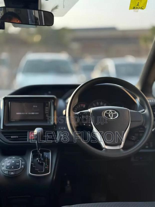 Toyota Noah 2018 White