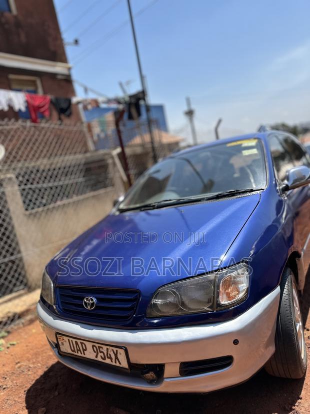 Toyota Ipsum 1998 Blue