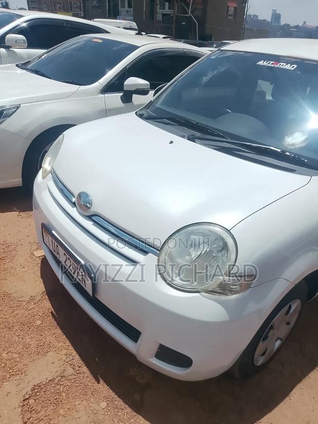 Toyota Sienta 2007 White