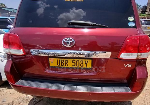 Toyota Land Cruiser 2011 Red